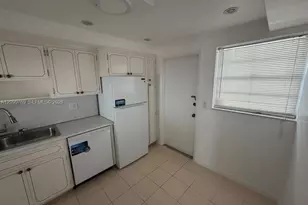 330 SE 2nd St, Hallandale Beach, FL 33009 - Photo 17