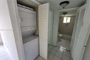 5810 W 18th Ln, Hialeah, FL 33012 - Photo 9