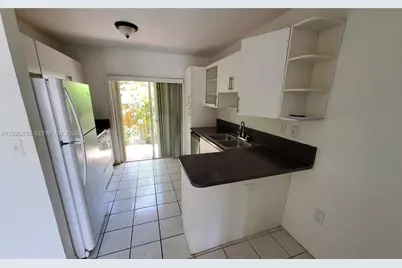 5810 W 18th Ln #101, Hialeah, FL 33012 - Photo 5