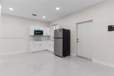 559 NW 2nd St #B, Florida City, FL 33034 - Photo 5