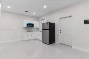 559 NW 2nd St, Florida City, FL 33034 - Photo 5