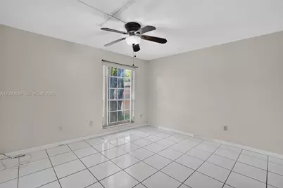 10786 N Kendall Dr #D14, Miami, FL 33176 - Photo 9