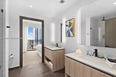 398 NE 5th St #1518, Miami, FL 33132 - Photo 11