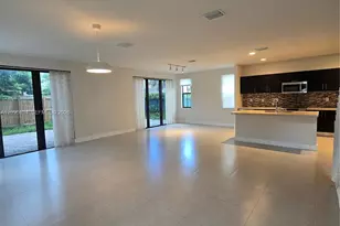 10433 NW 70th Ln, Doral, FL 33178 - Photo 9