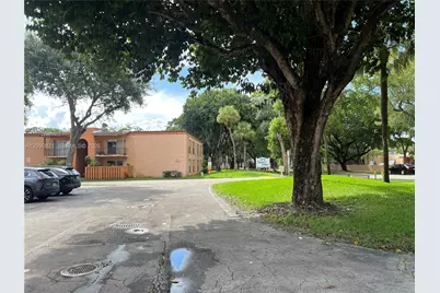 7200 Fairway Dr #H5, Miami Lakes, FL 33014 - Photo 3