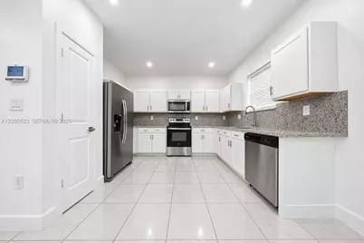 1762 SE 9th Ave, Homestead, FL 33034 - Photo 3