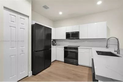 9255 W 33rd Ln #9255, Hialeah, FL 33018 - Photo 5