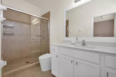 9255 W 33rd Ln #9255, Hialeah, FL 33018 - Photo 17