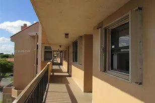 10315 NW 9th St Cir, Miami, FL 33172 - Photo 17