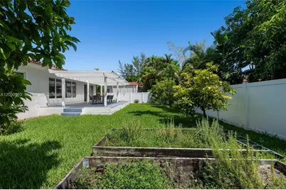 9217 Bay Dr, Surfside, FL 33154 - Photo 17