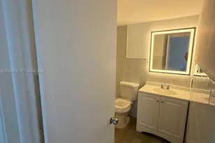 4725 NW 7th St, Miami, FL 33126 - Photo 13
