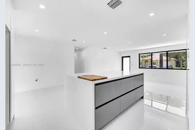 51 NW 161st St, Miami, FL 33169 - Photo 7
