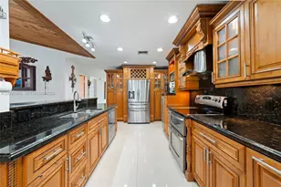 1250 NW 76th Ave, Plantation, FL 33322 - Photo 5