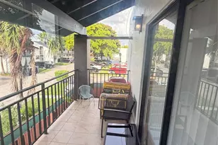 460 W Park Dr, Miami, FL 33172 - Photo 9