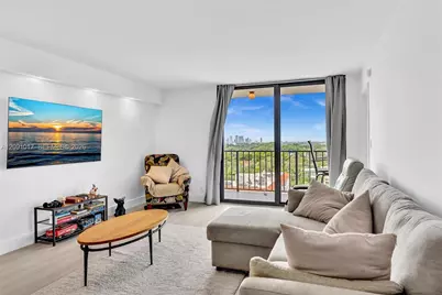 2625 Collins Ave #1109, Miami Beach, FL 33140 - Photo 9