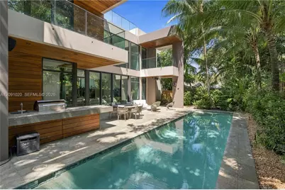 2803 Crystal Ct, Miami, FL 33133 - Photo 1