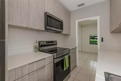 1679 NE 176th St, North Miami Beach, FL 33162 - Photo 3
