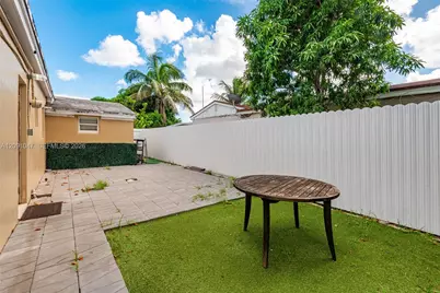 1679 NE 176th St, North Miami Beach, FL 33162 - Photo 25