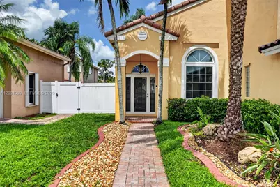 18611 NW 11th St, Pembroke Pines, FL 33029 - Photo 5