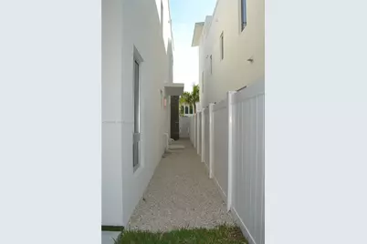 8241 NW 34th Dr, Doral, FL 33122 - Photo 11