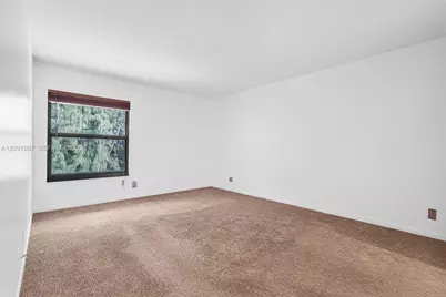 430 Commodore Dr #304, Plantation, FL 33325 - Photo 7