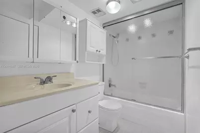 430 Commodore Dr #304, Plantation, FL 33325 - Photo 13