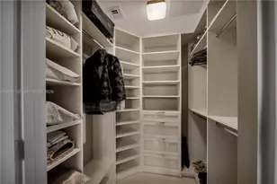 88 SW 7th St, Miami, FL 33130 - Photo 13