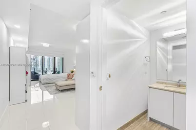 1010 Brickell Ave #1710, Miami, FL 33131 - Photo 5