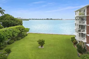 1700 NE 105th St, Miami Shores, FL 33138 - Photo 3