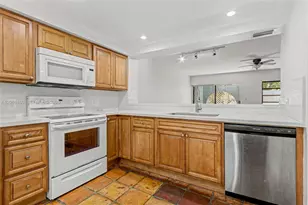 521 NE 38th St, Miami, FL 33137 - Photo 11