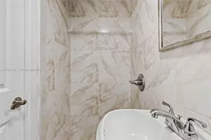 521 NE 38th St, Miami, FL 33137 - Photo 29