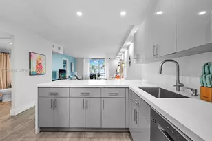 400 SE 10th St, Deerfield Beach, FL 33441 - Photo 1
