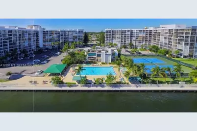 1000 Parkview Dr #605, Hallandale Beach, FL 33009 - Photo 33