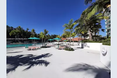 100 Bayview Dr #521, Sunny Isles Beach, FL 33160 - Photo 33