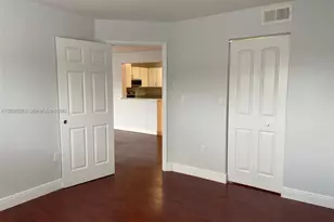 450 W Palm Circle, Pembroke Pines, FL 33025 - Photo 9