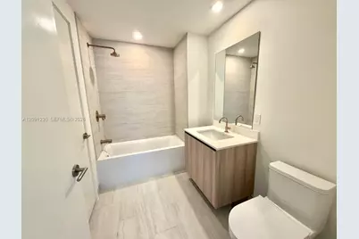 77 SE 5th St #2506, Miami, FL 33131 - Photo 9