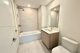 77 SE 5th St, Miami, FL 33131 - Photo 9
