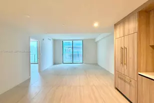 77 SE 5th St, Miami, FL 33131 - Photo 17