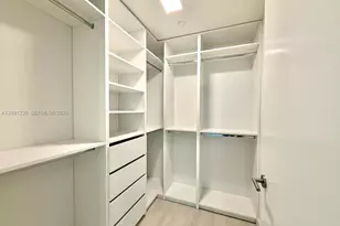 77 SE 5th St, Miami, FL 33131 - Photo 13