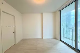 77 SE 5th St, Miami, FL 33131 - Photo 15