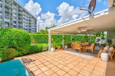890 NE 168th St, North Miami Beach, FL 33162 - Photo 25