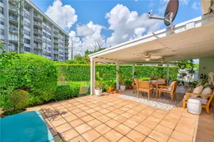890 NE 168th St, North Miami Beach, FL 33162 - Photo 25