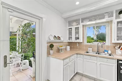 890 NE 168th St, North Miami Beach, FL 33162 - Photo 9