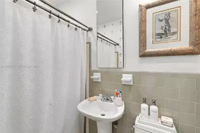 890 NE 168th St, North Miami Beach, FL 33162 - Photo 19