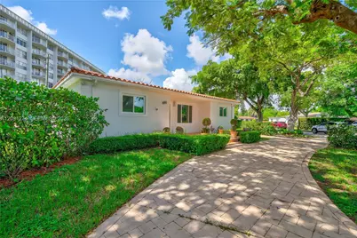 890 NE 168th St, North Miami Beach, FL 33162 - Photo 29