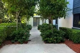 751 NW 1st St, Miami, FL 33128 - Photo 3
