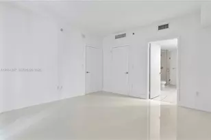55 SE 6th St, Miami, FL 33131 - Photo 11