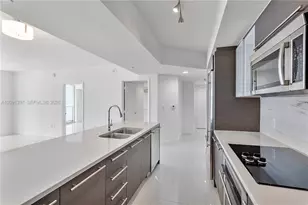 55 SE 6th St, Miami, FL 33131 - Photo 7