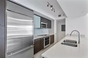 55 SE 6th St, Miami, FL 33131 - Photo 3