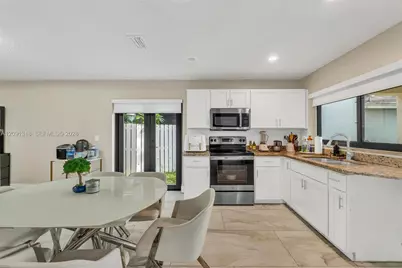 2836 W River Run Cir W, Miramar, FL 33025 - Photo 13